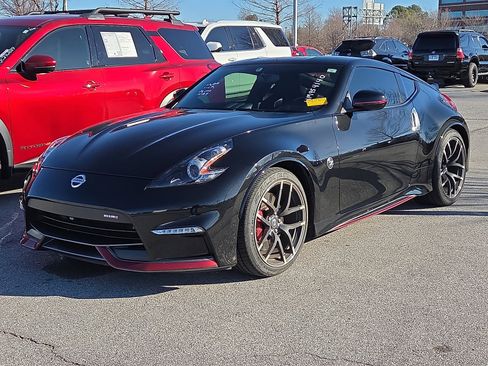 Used 2017 Nissan 370Z NISMO image 2