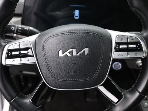 Used 2024 Kia Telluride EX w/ EX Captain's Chair Package image 18