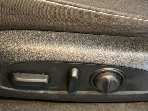 Used 2020 GMC Acadia SLE w/ GMC Pro Grade Package image 23