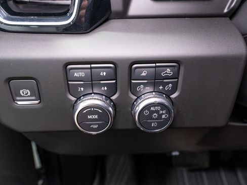 Used 2025 GMC Sierra 1500 Denali w/ Technology Package AWD/4WD image 34