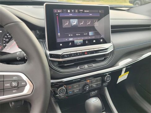 New 2026 Jeep Compass Latitude image 24