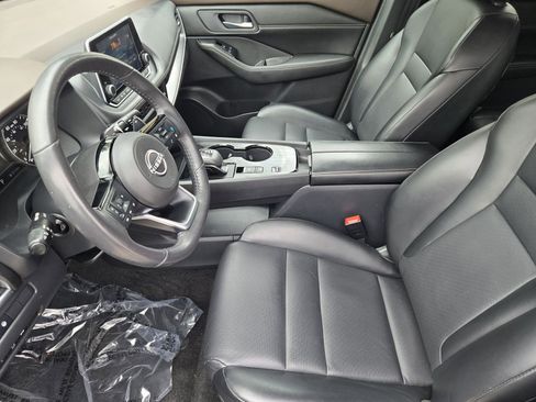 Used 2023 Nissan Rogue SV w/ SV Premium B Package FWD image 3