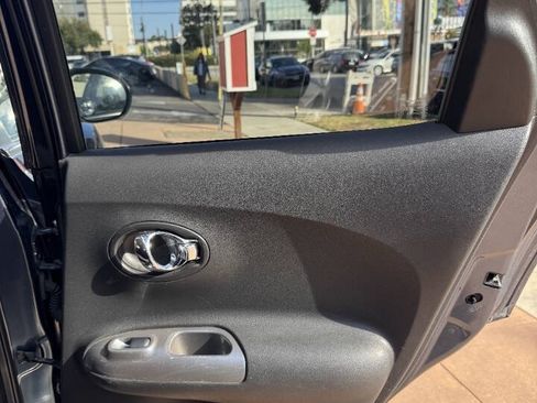 Used 2011 Nissan Juke SV FWD image 17