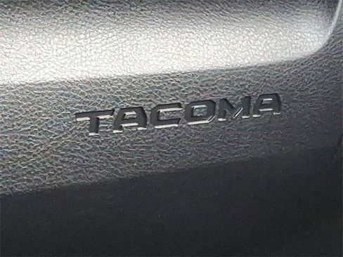 Certified 2022 Toyota Tacoma TRD Off-Road image 24