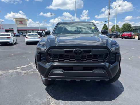 Used 2026 Toyota Tacoma TRD Off-Road AWD/4WD image 3