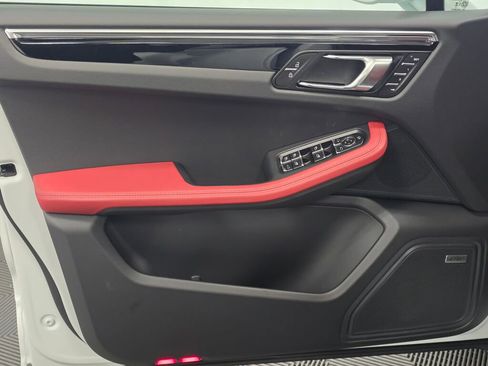 New 2026 Porsche Macan image 24