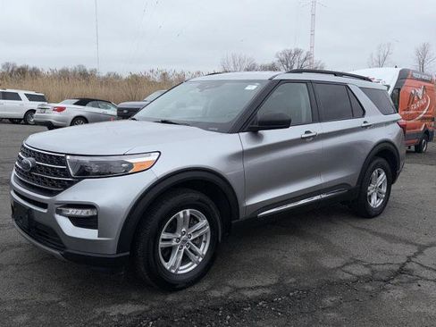 Certified 2021 Ford Explorer XLT w/ Equipment Group 202A AWD/4WD image 1