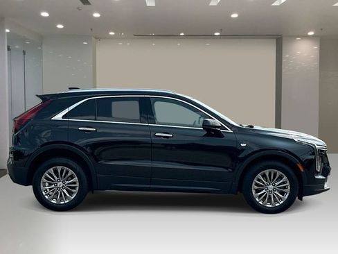 Used 2024 Cadillac XT4 Premium Luxury w/ Cold Weather Package FWD image 5