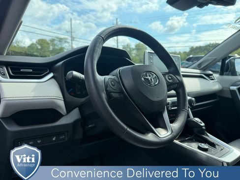 Used 2019 Toyota RAV4 Limited image 17