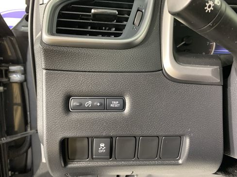 Used 2019 Nissan Murano S AWD/4WD image 16