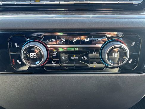 Used 2023 Chevrolet Silverado 1500 LT image 26