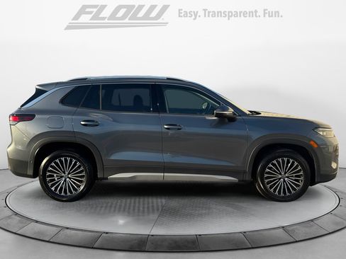 Used 2025 Volkswagen Tiguan S w/ 18" Wheel Package image 10