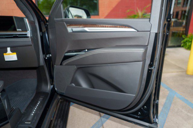Used 2026 Cadillac Escalade Platinum Luxury AWD/4WD image 26