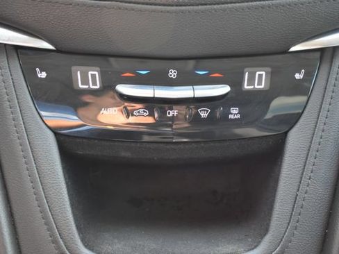 Used 2017 Cadillac XT5 Luxury w/ Driver Awareness Package FWD image 29