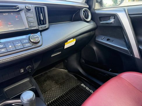 Used 2018 Toyota RAV4 XLE AWD/4WD image 30