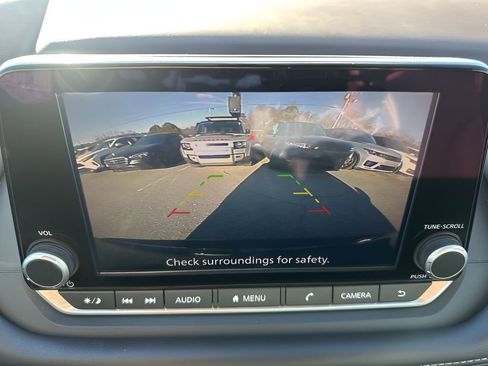 Used 2023 Nissan Rogue S image 18