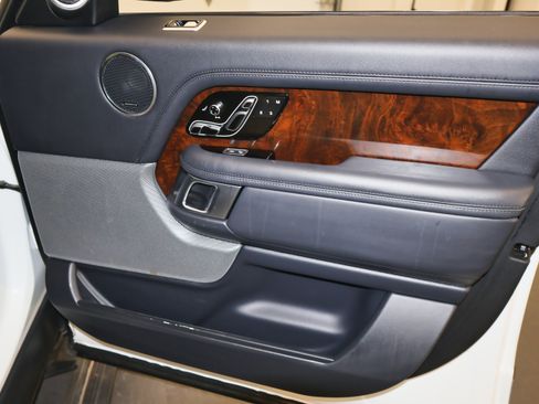 Used 2020 Land Rover Range Rover HSE image 47