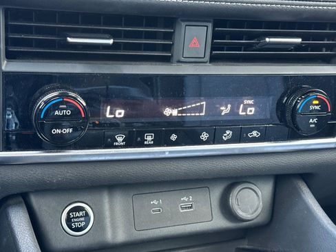 Used 2023 Nissan Rogue SV FWD image 24