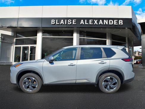 Used 2025 Nissan Rogue SV AWD/4WD image 8