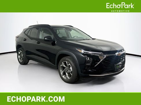 Used 2025 Chevrolet Trax LT w/ LT Convenience Package FWD image 1