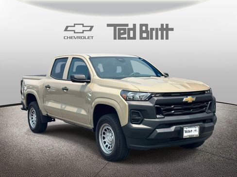 Used 2024 Chevrolet Colorado W/T RWD image 3