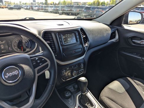 Used 2017 Jeep Cherokee Sport w/ Cold Weather Group AWD/4WD image 20