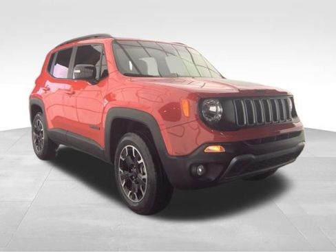 Used 2023 Jeep Renegade Latitude image 4