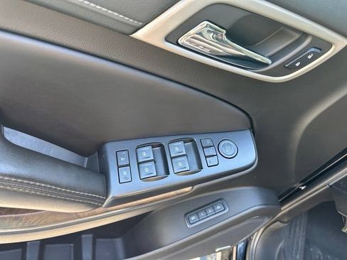 Used 2018 GMC Yukon Denali w/ Denali Ultimate Package AWD/4WD image 18