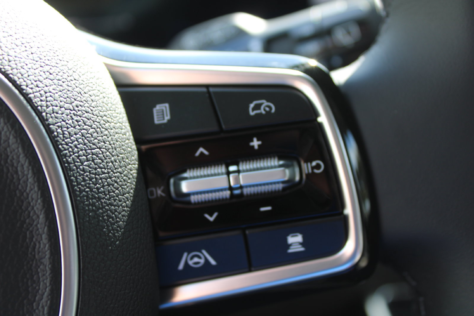New 2026 Kia Carnival EX FWD image 36