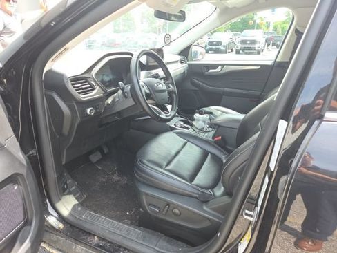 Certified 2022 Ford Escape Titanium AWD/4WD image 3