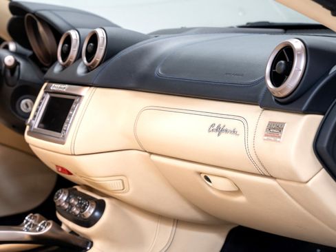 Used 2010 Ferrari California image 57