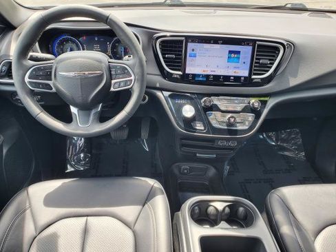 Used 2025 Chrysler Pacifica Select FWD image 21