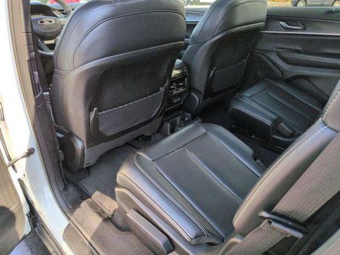 Certified 2024 Jeep Grand Cherokee L Limited w/ Luxury Tech Group II image 27