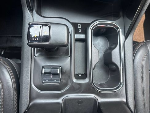 Used 2023 GMC Sierra 1500 AT4 w/ Technology Package AWD/4WD image 6