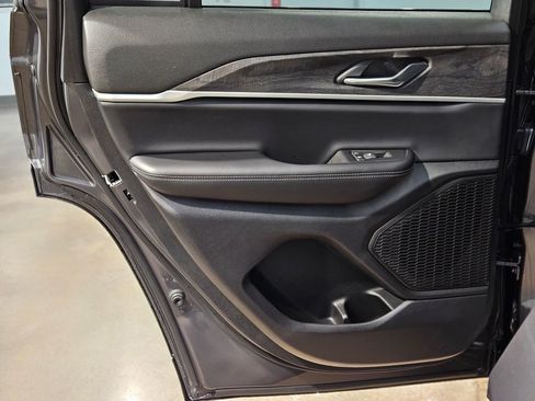 Used 2025 Jeep Grand Cherokee Limited w/ Trailer Tow Package image 33