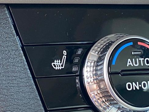 New 2025 Mitsubishi Outlander SE image 11