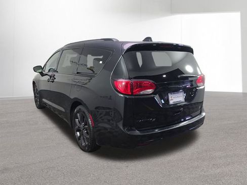 Used 2018 Chrysler Pacifica Touring-L Plus w/ Advanced Safetytec Group FWD image 39