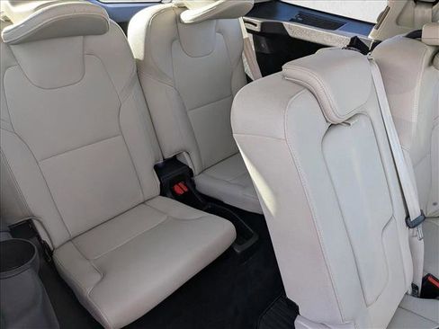 Used 2022 Volvo XC90 T5 Momentum w/ Climate Package image 22