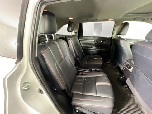 Used 2019 Toyota Highlander SE image 27