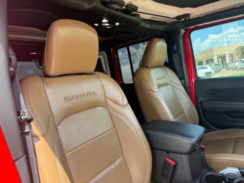 Used 2022 Jeep Wrangler Unlimited Sahara w/ LED Lighting Group AWD/4WD image 26