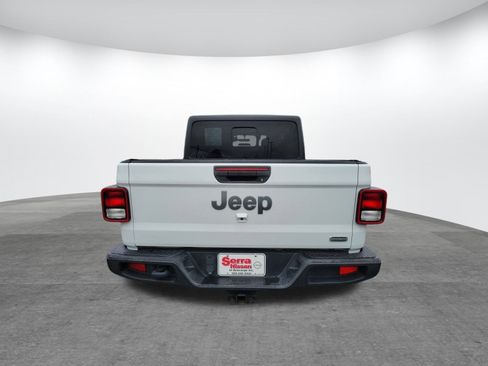 Used 2021 Jeep Gladiator Overland image 6