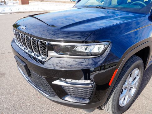 Used 2023 Jeep Grand Cherokee Limited AWD/4WD image 21