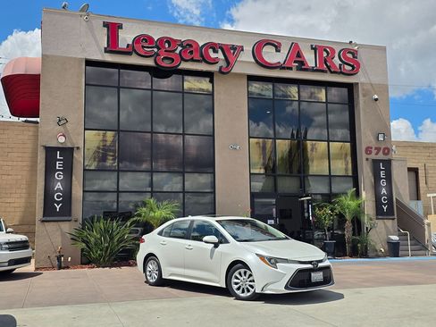 Used 2020 Toyota Corolla XLE FWD image 2