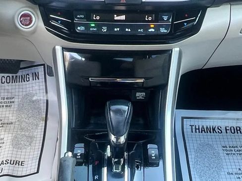 Used 2017 Honda Accord EX-L image 11