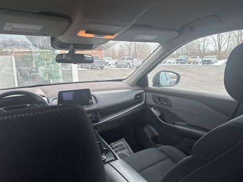 Used 2023 Nissan Rogue S image 7