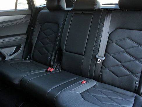 Used 2025 Volkswagen Atlas Cross Sport SE image 21