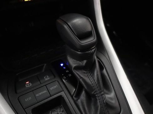 Used 2024 Toyota RAV4 XLE FWD image 9