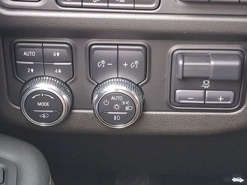 Used 2022 GMC Yukon AT4 image 25