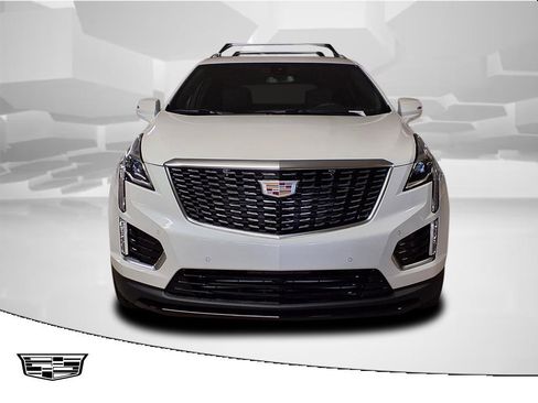 New 2026 Cadillac XT5 Luxury image 2