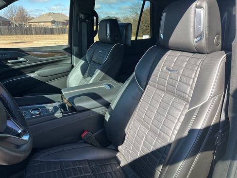 Certified 2024 Cadillac Escalade Sport Platinum image 13